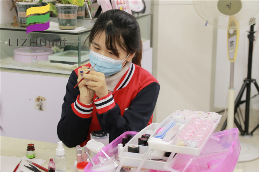 南寧美甲學(xué)校學(xué)子感言：因為專業(yè)，所以我又“加報”了