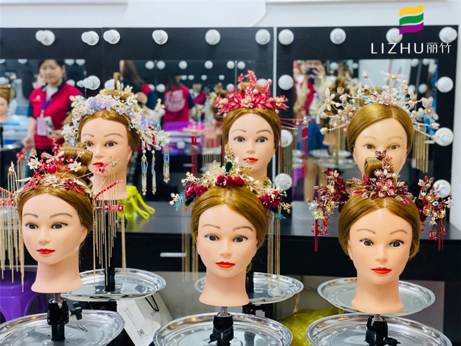 快看！廣西有名的化妝培訓(xùn)課堂實(shí)況