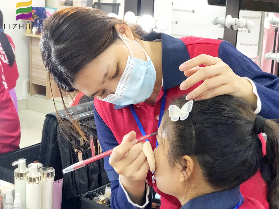 面試的妝容怎么畫(huà)？南寧彩妝師培訓(xùn)教你