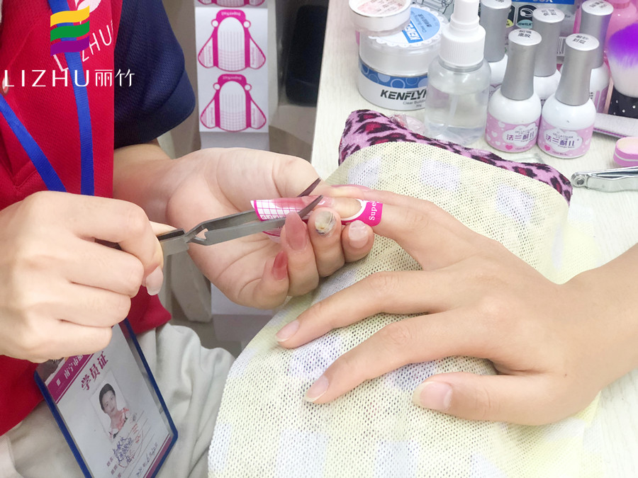 送你光療延長甲愛教程，讓你知道南寧哪里教的美甲技術(shù)好