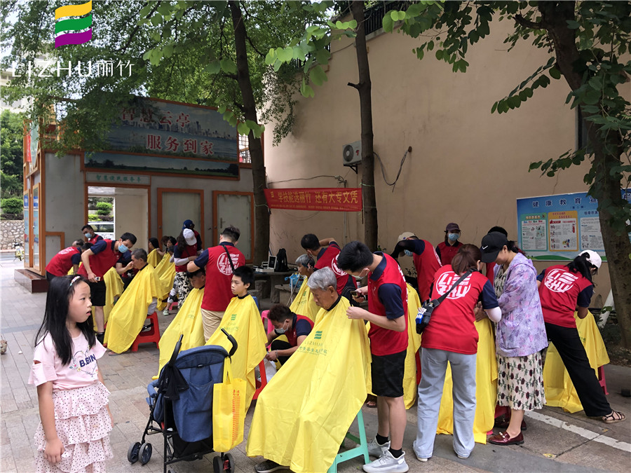 1628320116322145.jpg 20210806向日葵莊園義務(wù)理發(fā)活動.jpg