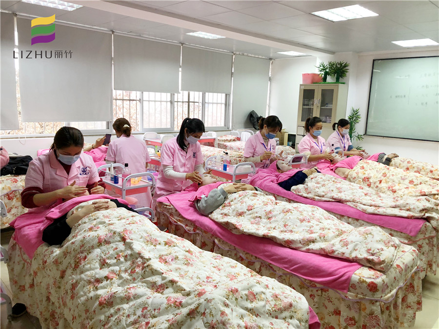 分享敷面膜的隱藏知識，看?南寧哪家美容學(xué)校專業(yè)