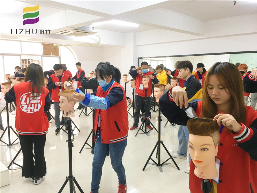 剪平頭的流程？南寧美發(fā)培訓(xùn)機(jī)構(gòu)總結(jié)好了