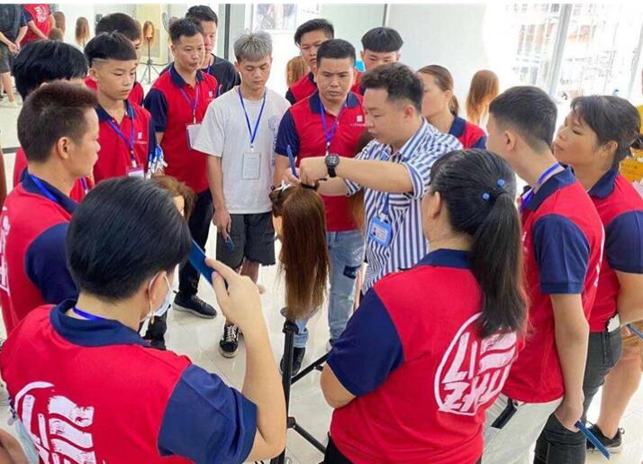 水平線修剪技巧，南寧美發(fā)培訓(xùn)學(xué)校分享給你