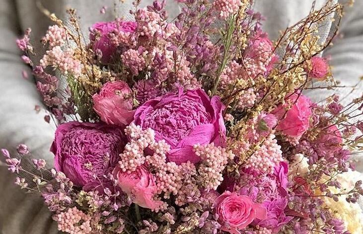 想知道干花怎么制作？來廣西插花培訓(xùn)班學(xué)習(xí)吧