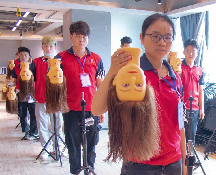 假頭如何梳理頭發(fā)？來廣西美發(fā)學(xué)習(xí)中心學(xué)習(xí)