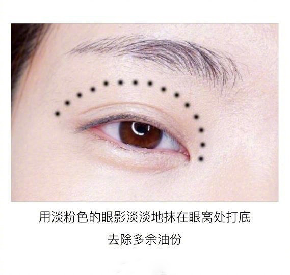 極簡(jiǎn)約會(huì)妝容教程，和南寧彩妝學(xué)校學(xué)起來(lái)