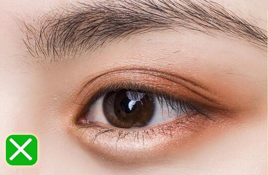 新手臥蠶教程，和南寧彩妝造型學(xué)校學(xué)起來?