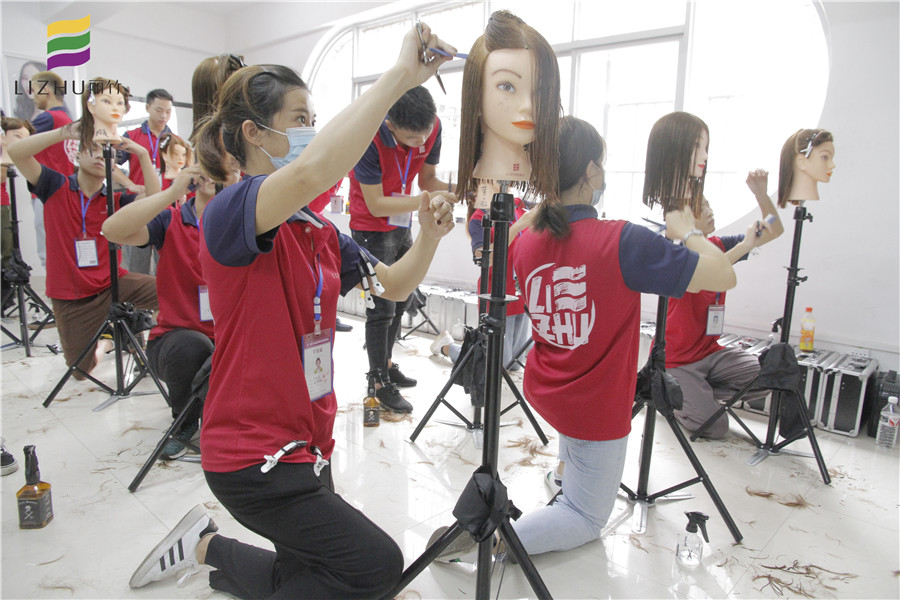 你的頭發(fā)適合打薄嗎？南寧美發(fā)培訓(xùn)機(jī)構(gòu)教你判斷