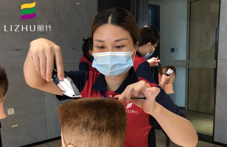 理發(fā)器的使用方法，南寧正規(guī)美發(fā)學(xué)習(xí)教你