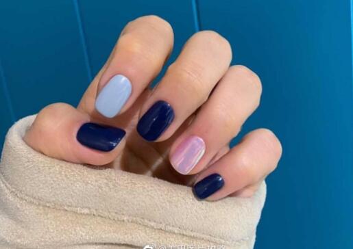 藍(lán)黑系秋冬美甲，南寧美甲培訓(xùn)班教你畫