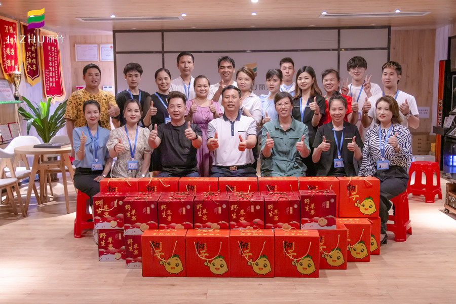 麗竹學(xué)校中秋祝福：團團圓圓，其樂融融