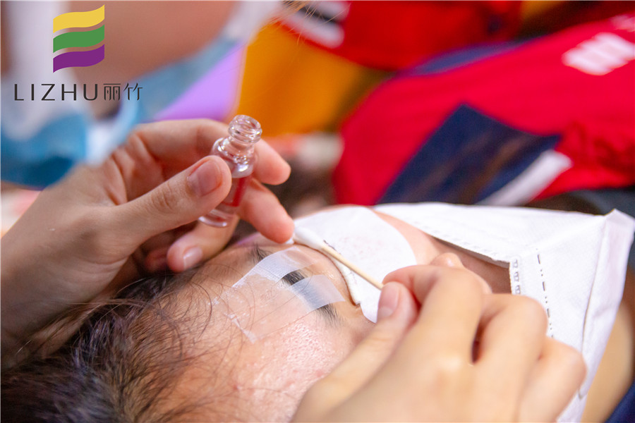 燙睫毛注意事項(xiàng)，南寧美甲美睫培訓(xùn)學(xué)校整理好了