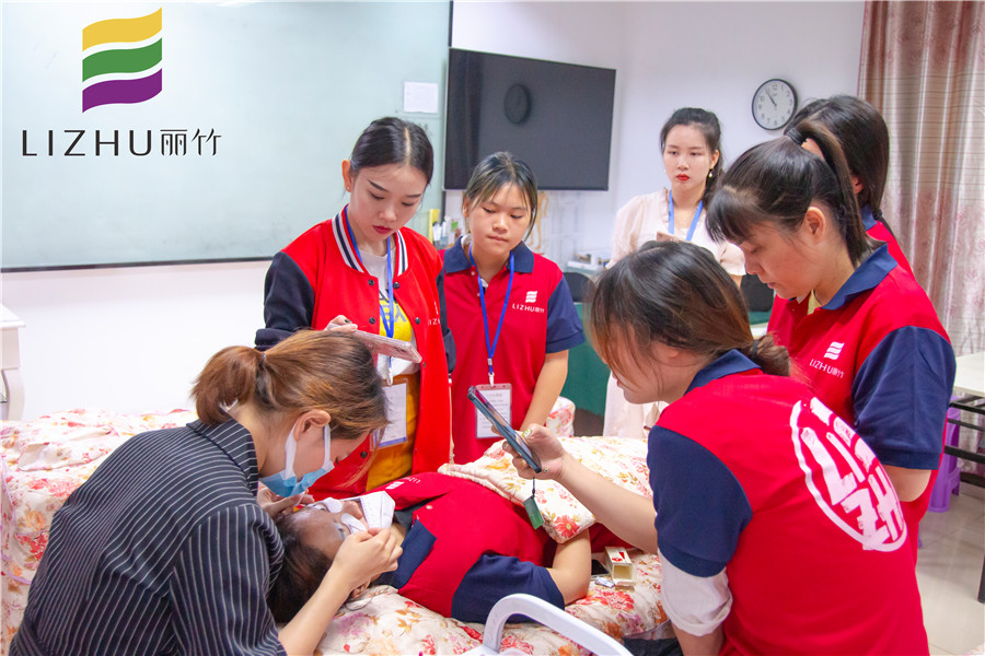 燙睫毛的步驟，廣西美甲美睫培訓(xùn)班演示手法