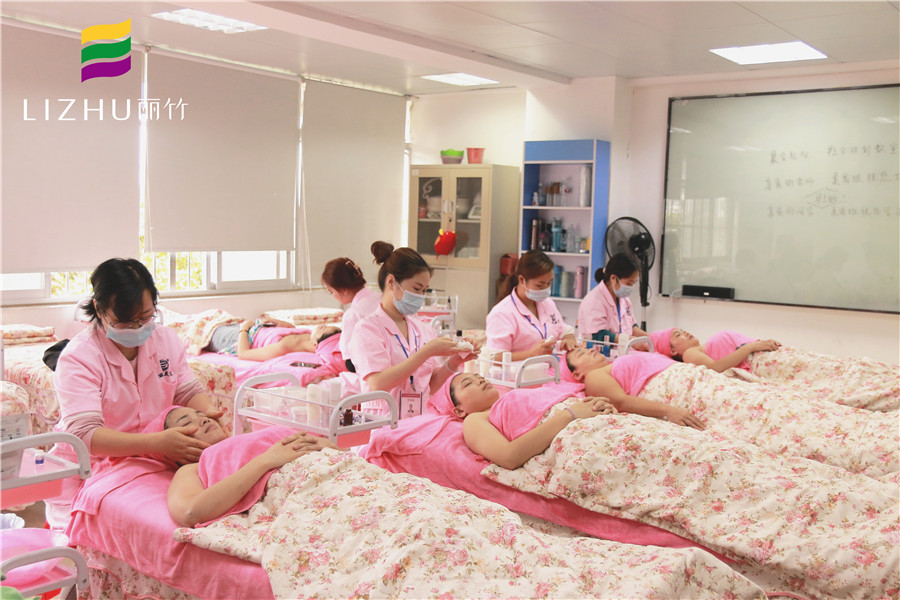 美容護膚基本常識，南寧美容培訓(xùn)班分享技巧