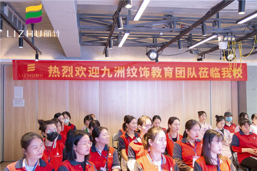 南寧紋繡學(xué)?！案?級(jí)感眉眼唇精修班”火爆開(kāi)班