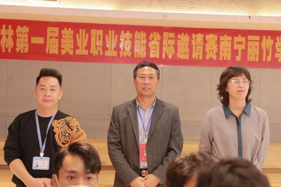 1635586369780079.jpg 介紹領(lǐng)導(dǎo).JPG