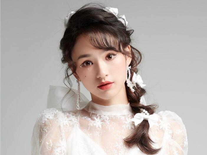 甜美時(shí)尚新娘造型