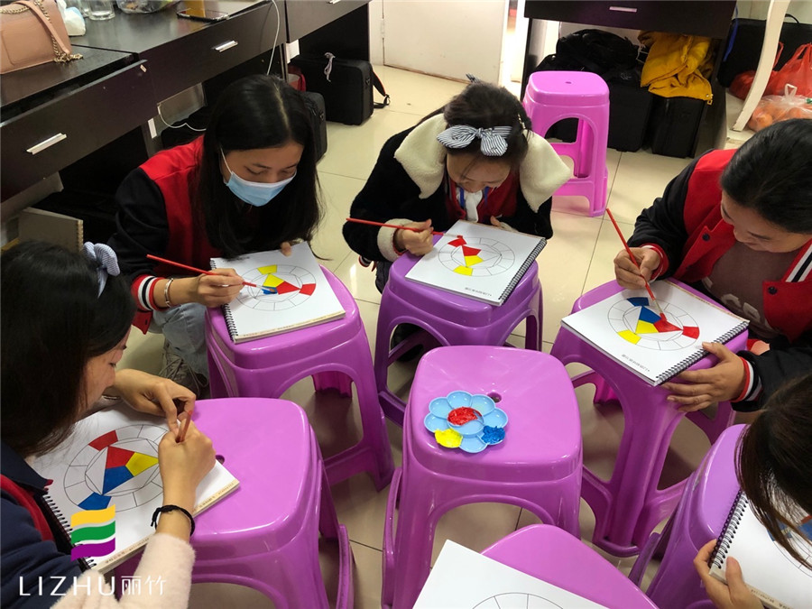 化妝色彩怎么學(xué)？南寧有實力的化妝學(xué)校這樣教