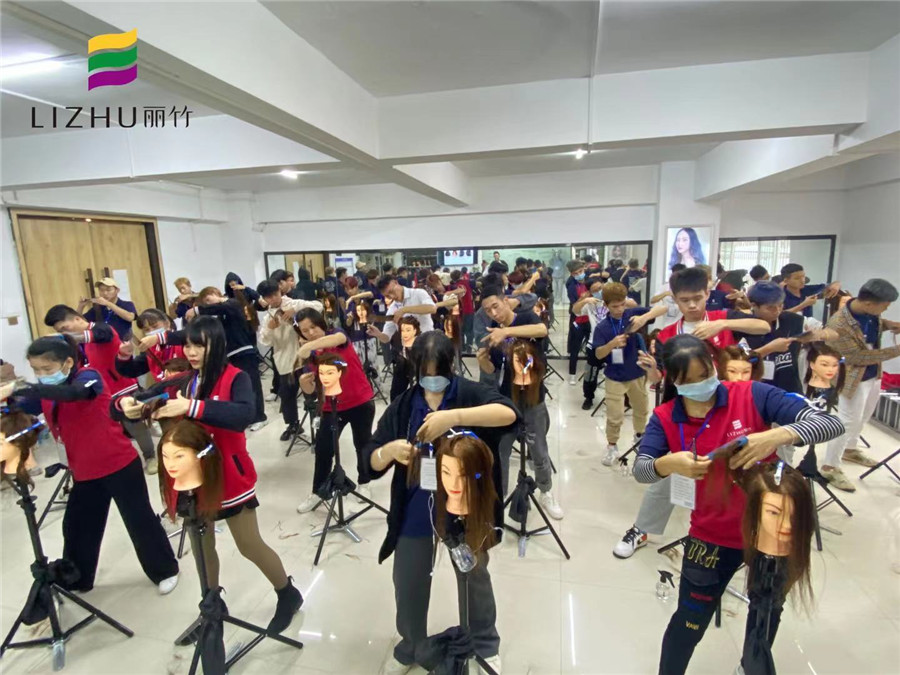 南寧學(xué)美發(fā)有年齡限制嗎？麗竹學(xué)校歡迎你