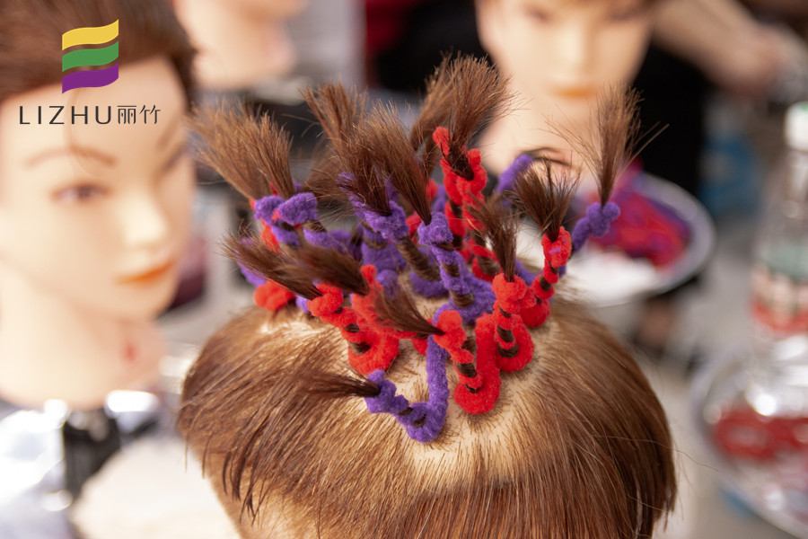 正確的煙花燙教程，南寧排名前十美發(fā)學(xué)校分享