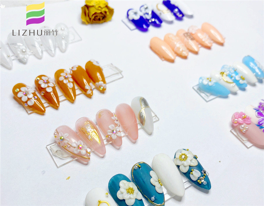 精美雕花美甲作品，告訴你南寧哪里可以學(xué)雕花美甲