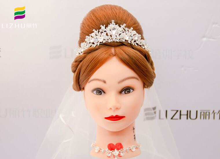 “赫本頭”編發(fā)，南寧教編發(fā)哪家學(xué)校好？