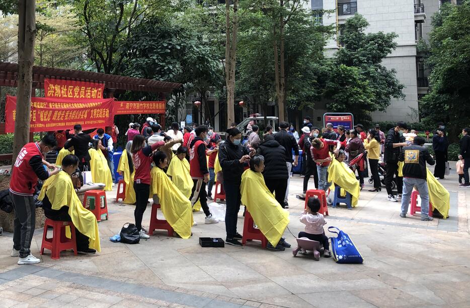 南寧學美發(fā)有實踐嗎？來看麗竹美發(fā)學校社區(qū)理發(fā)活動