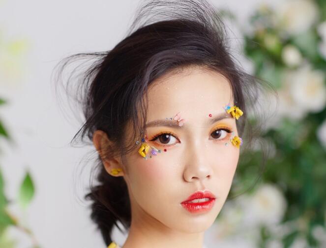 方型臉如何畫新娘妝？廣西南寧化妝學(xué)校教你