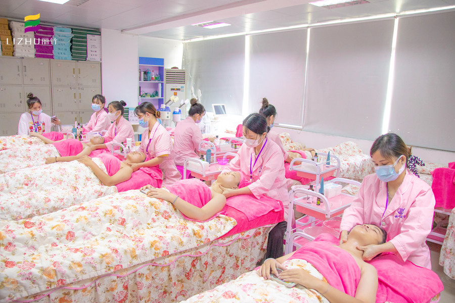 參觀麗竹美容學校課堂，感受廣西美容學校哪家教得好