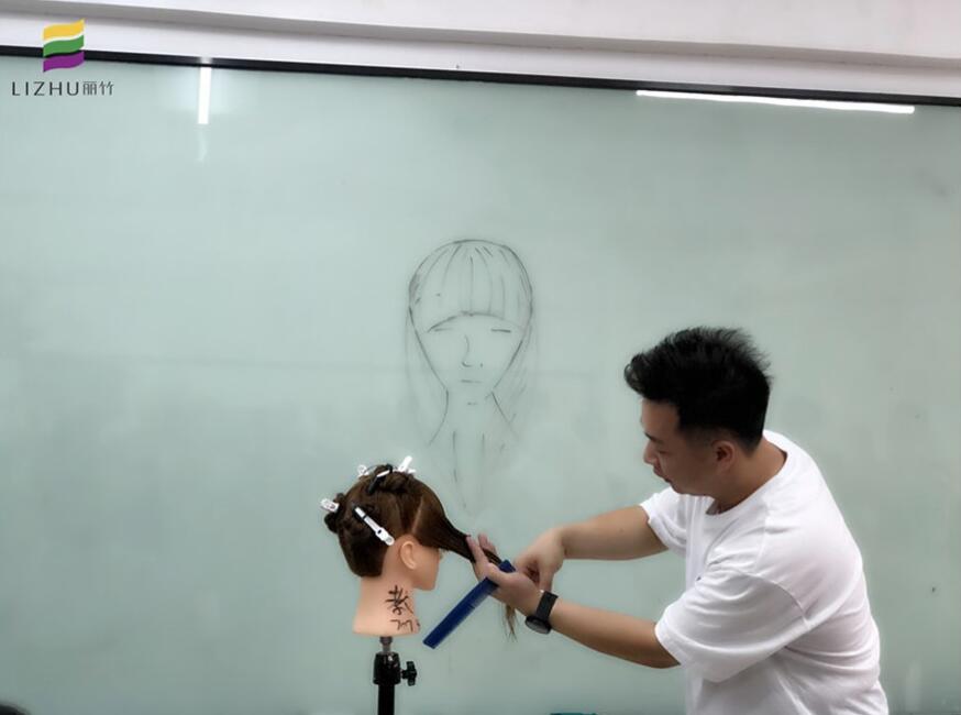 快來(lái)試試這些專(zhuān)為大臉而生的劉海