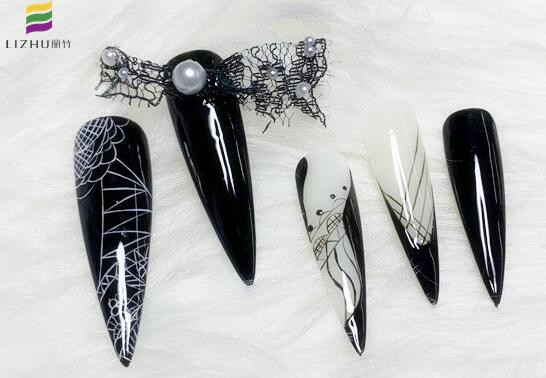 黑色蕾絲美甲，廣西美甲師培訓(xùn)班學(xué)員作品