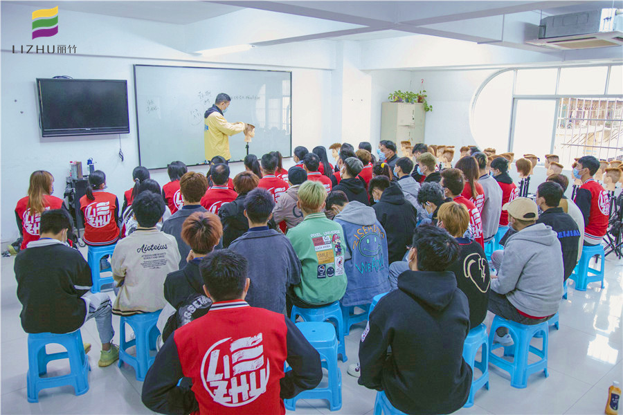 修剪平頭的技巧，廣西教理發(fā)學(xué)校課程內(nèi)容