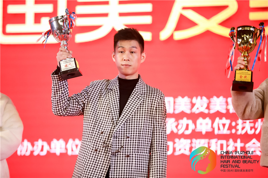 亞軍！祝賀玉可寧老師在全國美發(fā)美容行業(yè)職業(yè)技能競賽斬獲佳績