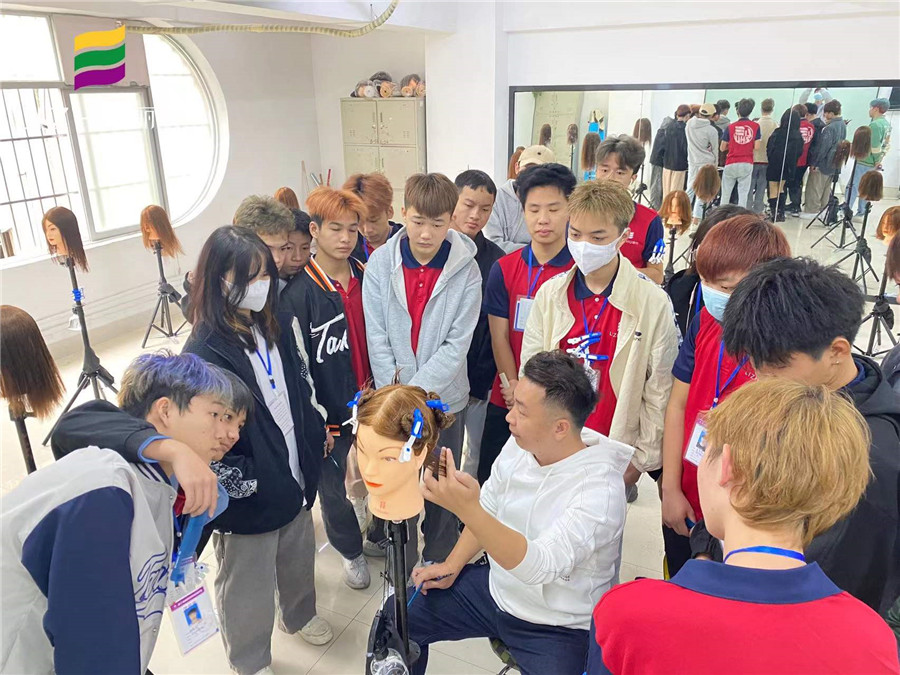 女式短發(fā)漸增層次剪發(fā)，南寧美發(fā)修剪課程