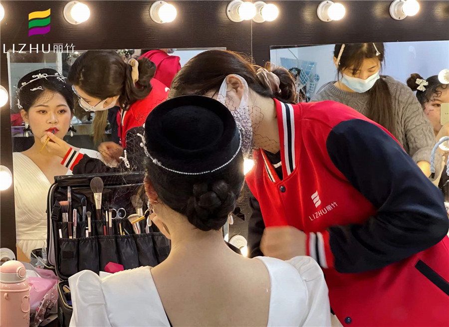 南寧新娘妝容培訓-輕復(fù)古造型教程