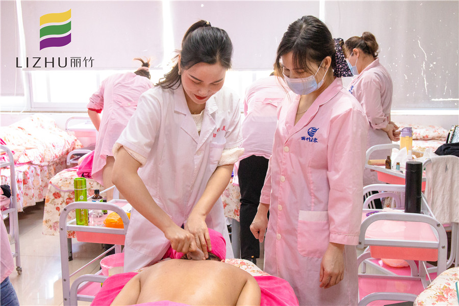 背部按摩知多少？廣西排名前十美容學(xué)校告訴你