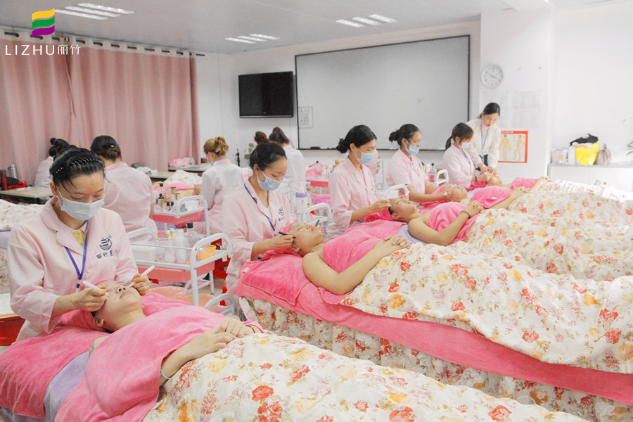 面部撥筋的特色，南寧美容實(shí)訓(xùn)項(xiàng)目