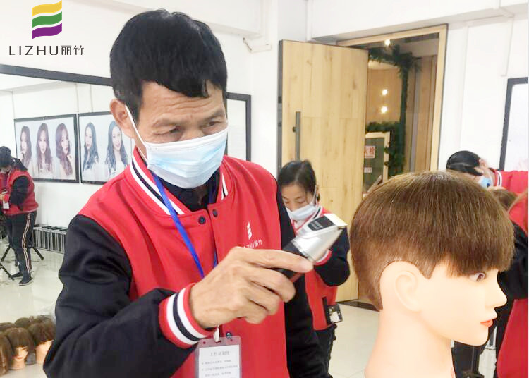 美發(fā)教學(xué)：南寧美發(fā)學(xué)校哪家有實(shí)力？