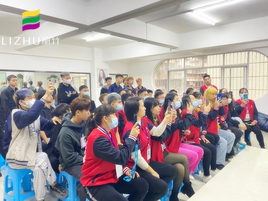 年后不知學(xué)什么技術(shù)？來(lái)廣西專(zhuān)業(yè)美發(fā)學(xué)校吧