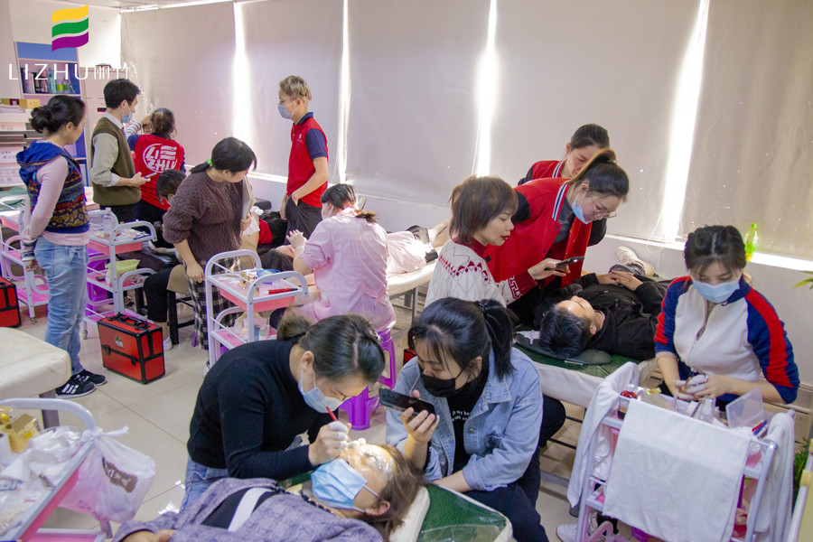 如何應(yīng)付顧客砍價(jià)紋繡技巧，麗竹紋繡學(xué)校教你