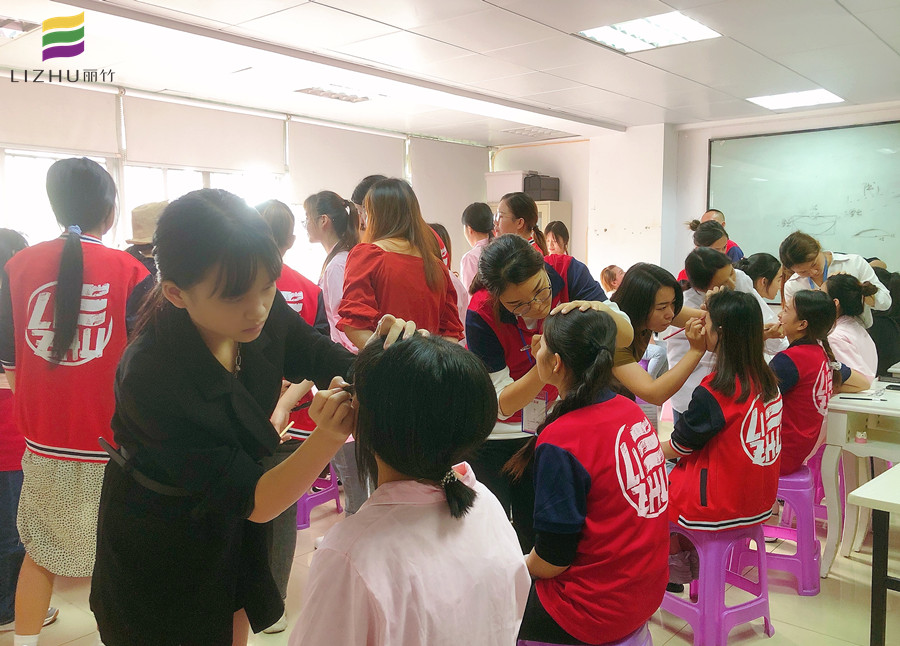 紋繡不同部位能保持多久？南寧專業(yè)紋繡培訓(xùn)學(xué)校為你講解