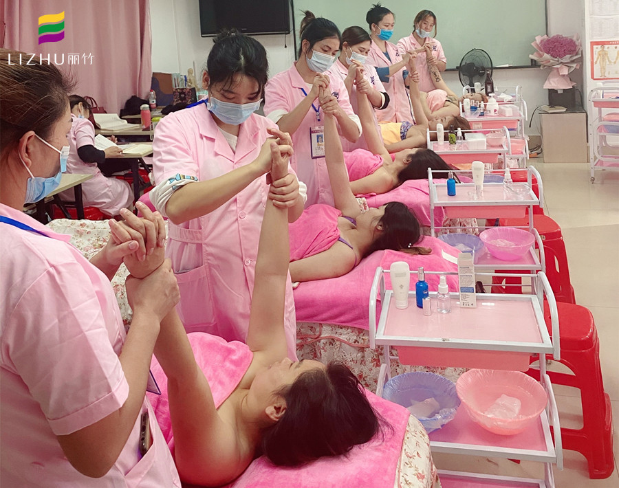 手部按摩護(hù)理方法，廣西南寧美容師培訓(xùn)課程