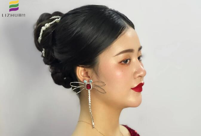 南寧化妝培訓(xùn)短期班：簡(jiǎn)約新娘造型