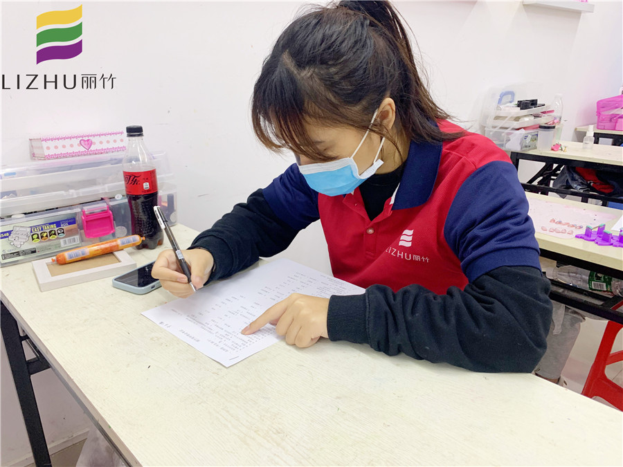 廣西美甲學(xué)校十大名校：學(xué)美甲為什么要重視理論？