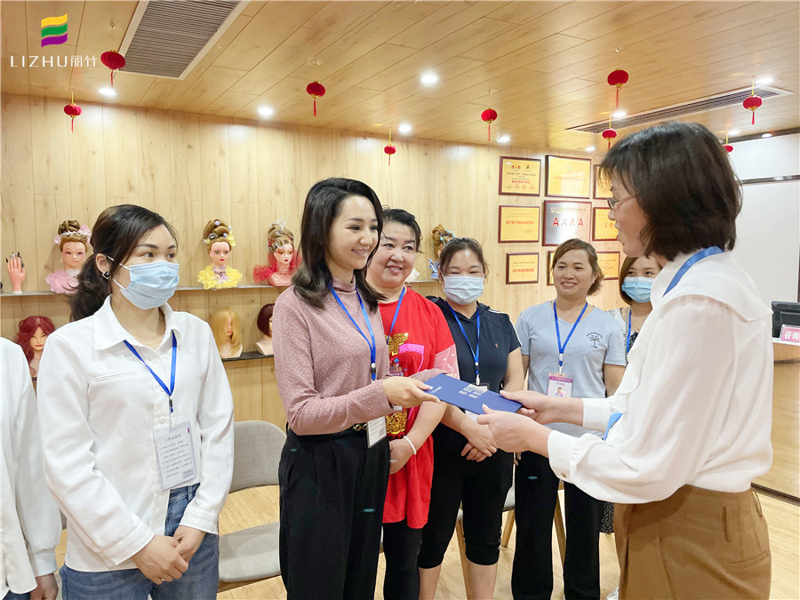 廣西美發(fā)培訓學校畢業(yè)：祝大家都能成為受歡迎的美發(fā)師