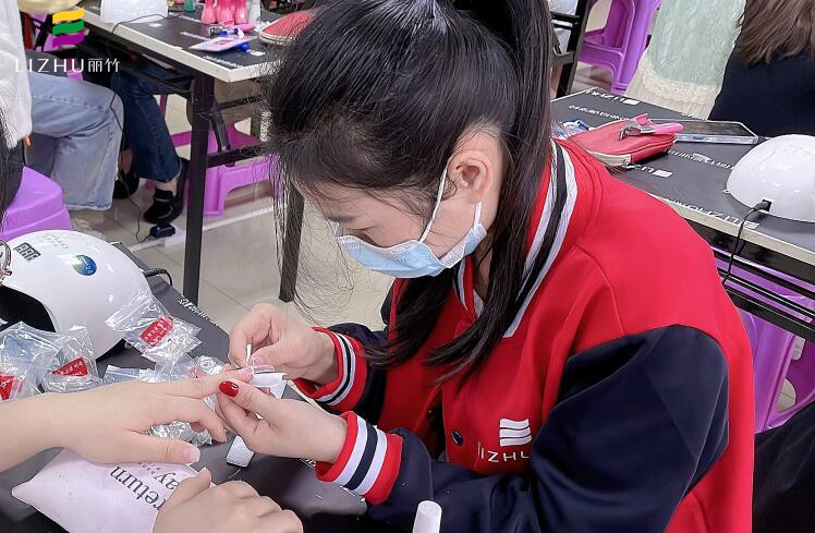 半貼甲片怎么貼？學(xué)美甲理論知識分享