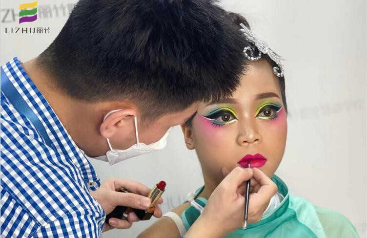 舞臺妝的特點，廣西彩妝培訓(xùn)機(jī)構(gòu)分享