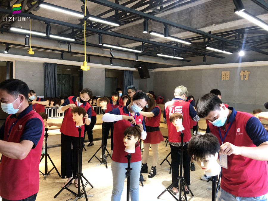 如何快速剪男發(fā)？廣西男士頭發(fā)修剪教程分享