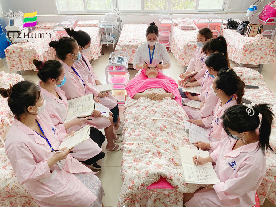 廣西美容理論知識(shí)：你為什么要眼部撥筋？